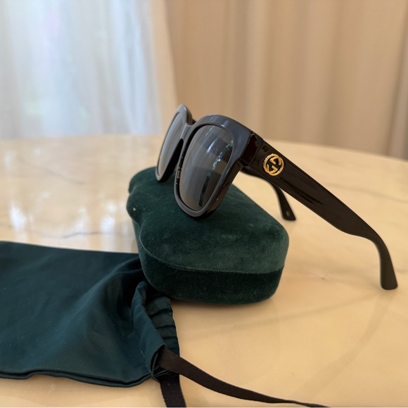Gucci Black Sunglasses with Gold Logo. GG0034SN - Picture 1 of 9